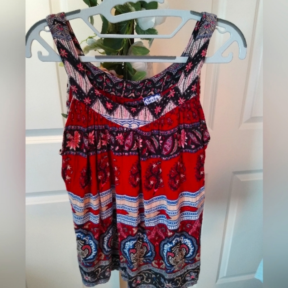 Geeta really cute top, great quality, size medium in great condition.